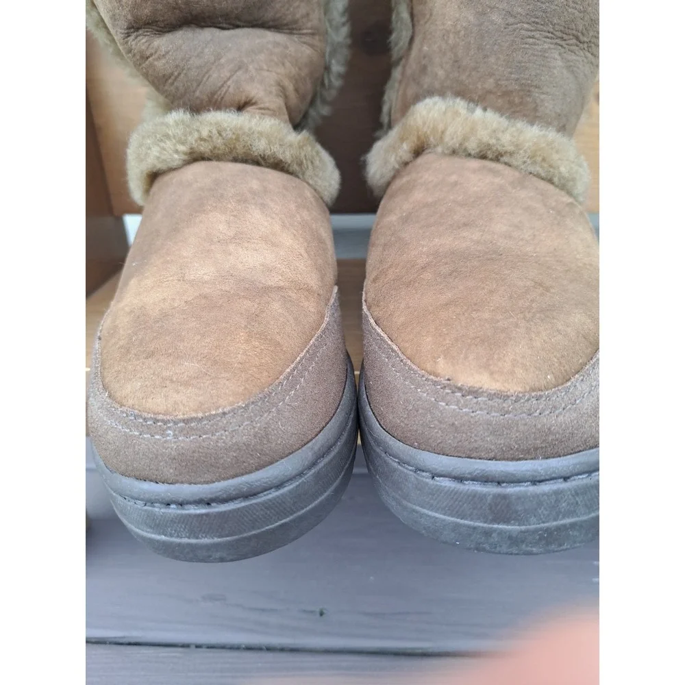 UGG Australia Women's Sundance II Revival Winter Chestnut Boots 9 W Sheepskin